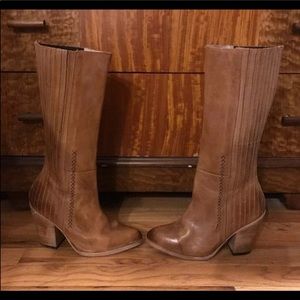 Free bird by Steven size 38.5 like new Knife